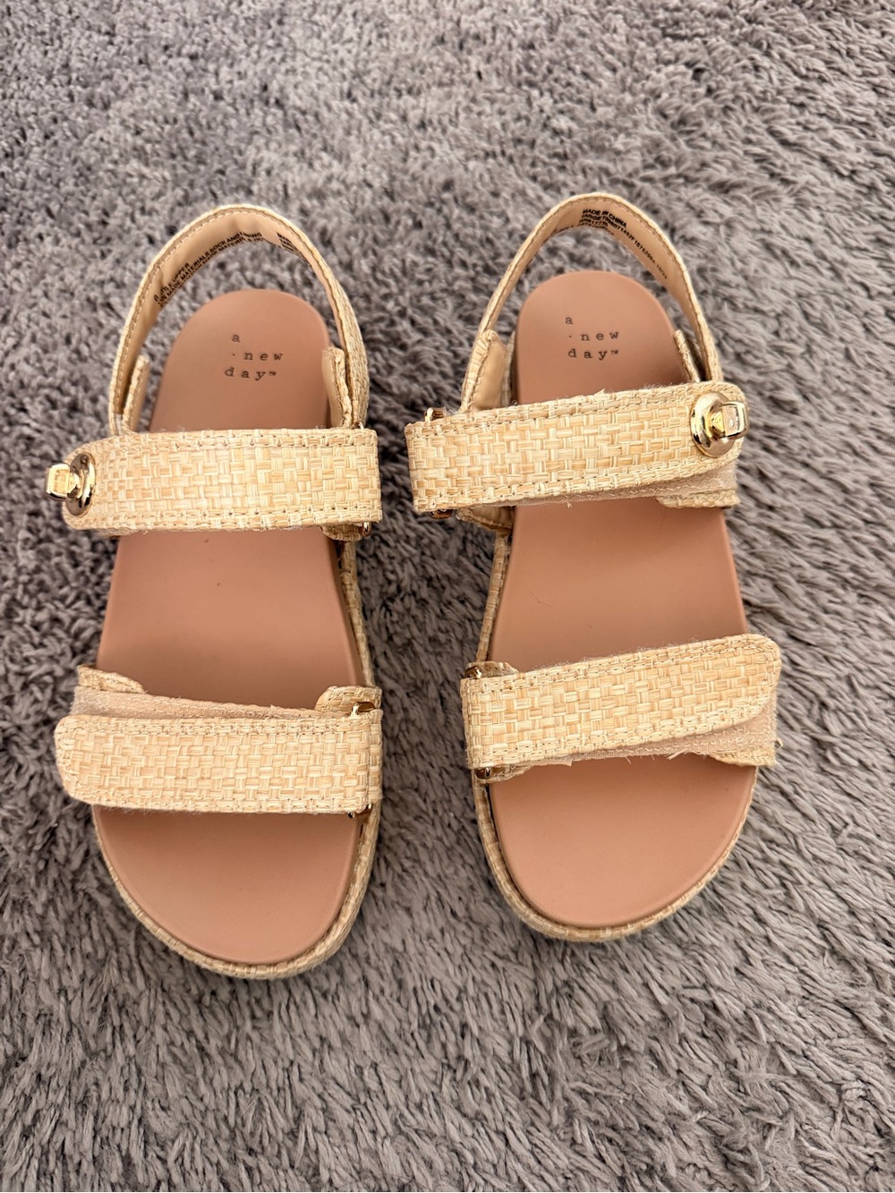 Women’s Tanner sandals with memory foam insole.